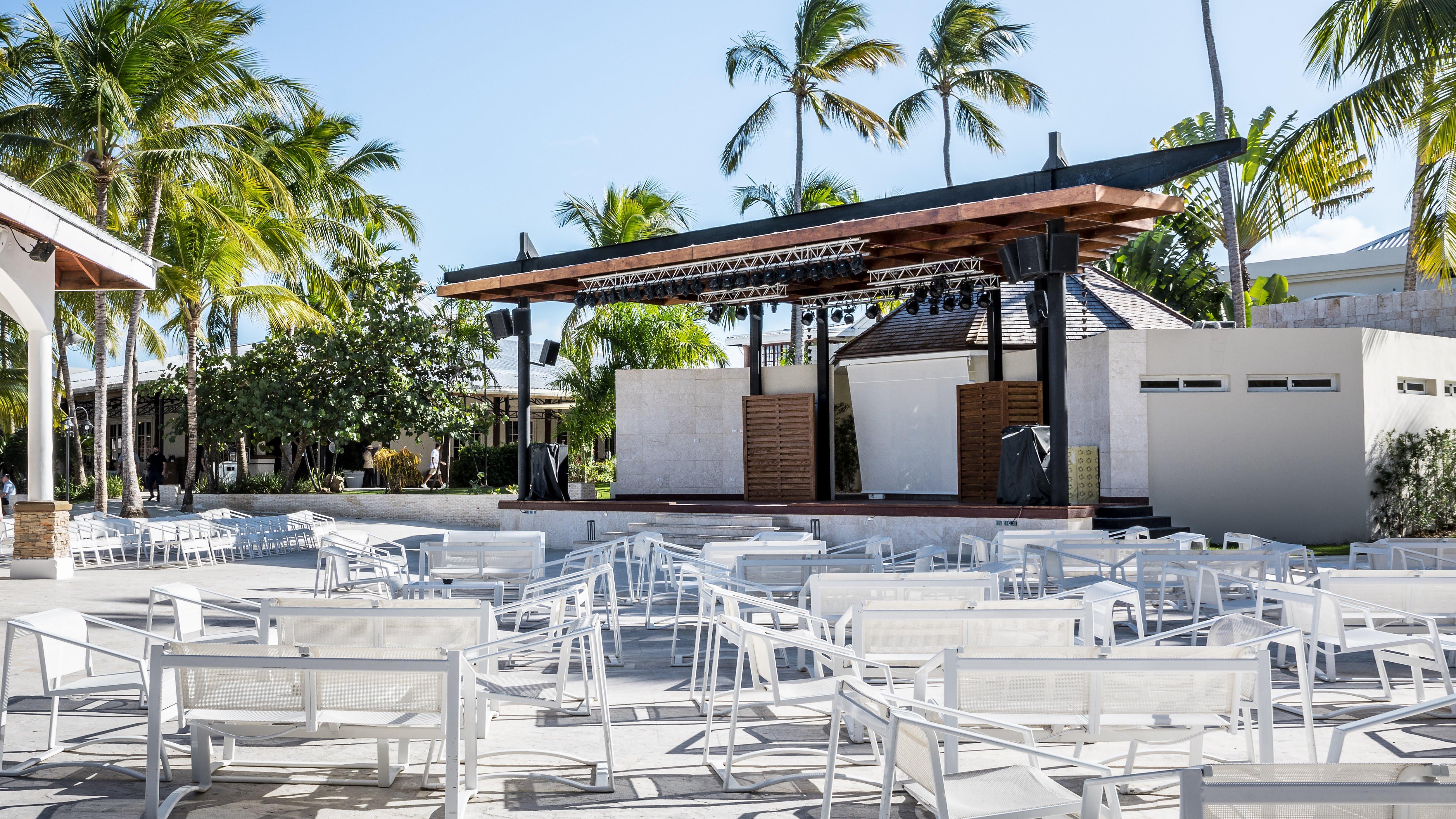 Be Live Collection Punta Cana (Adults Only) Exterior foto The stage at the resort's main pool