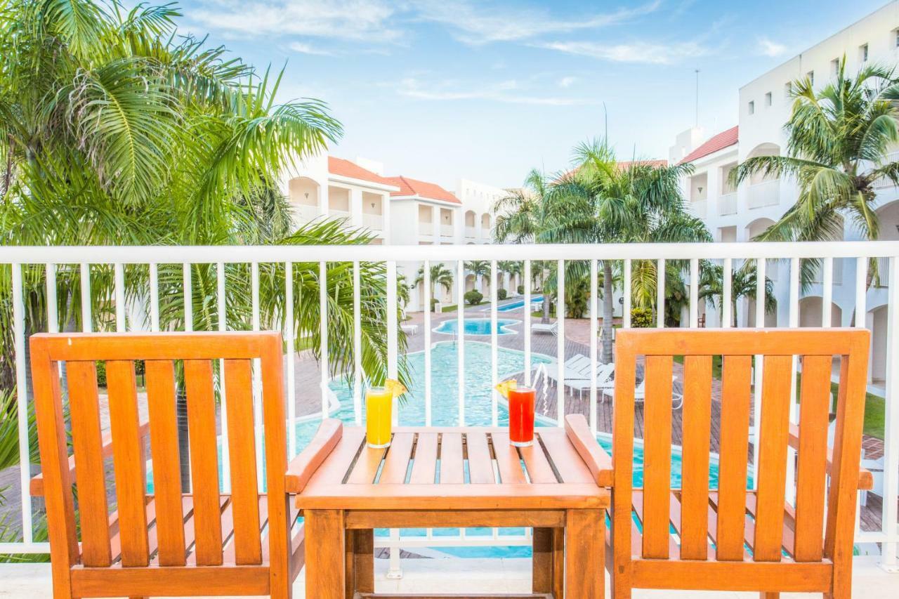 Be Live Collection Punta Cana (Adults Only) Exterior foto Balcony view of the pool at the hotel
