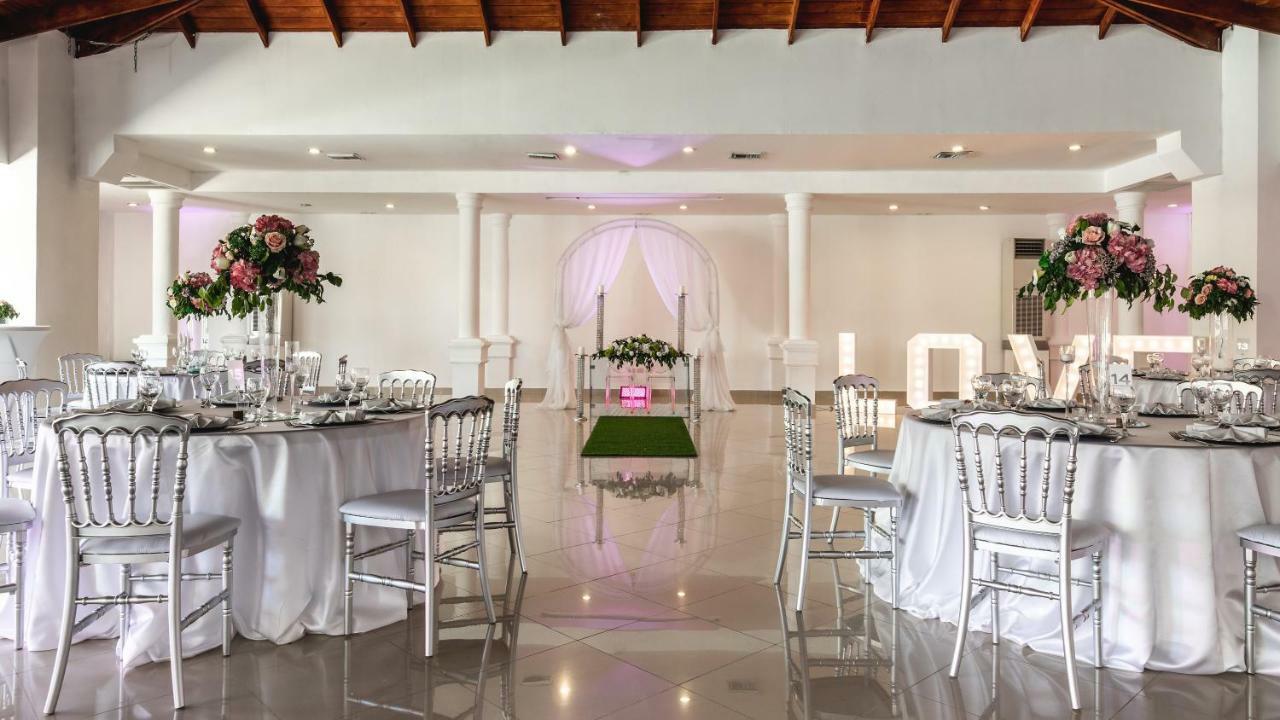 Be Live Collection Punta Cana (Adults Only) Exterior foto The interior of the ballroom at the hotel